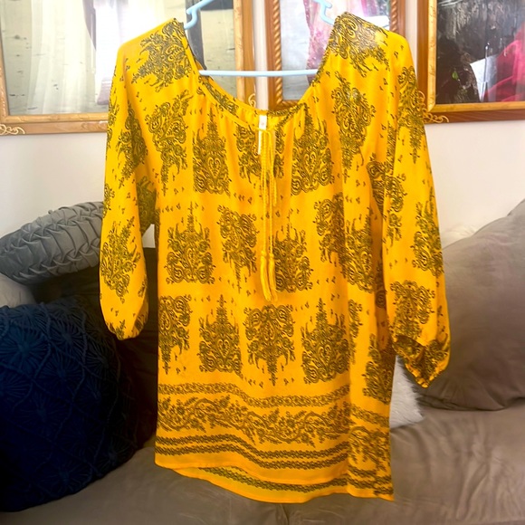 Yellow with black prints blouse - Picture 1 of 1